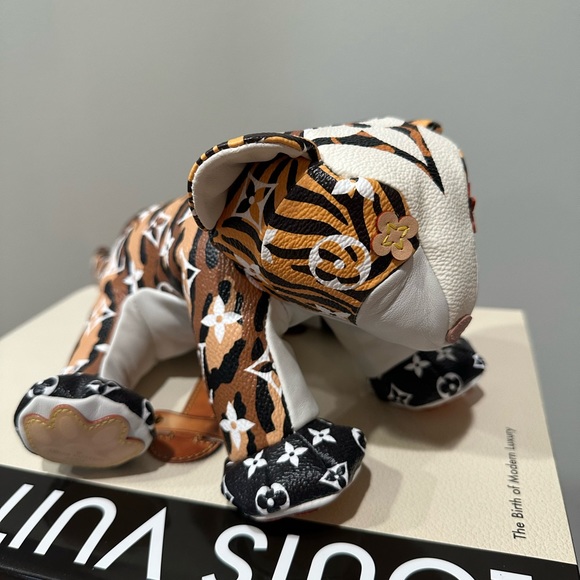 LOUIS VUITTON | DOUDOU TIGER MONOGRAM JUNGLE GEORGE | GI0392 - Picture 4 of 4